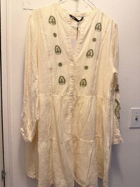 Zara Cream V-Neck Tunic with Subtle Olive Embroidery